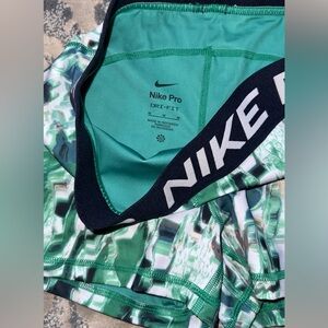 Medium Nike pro spandex